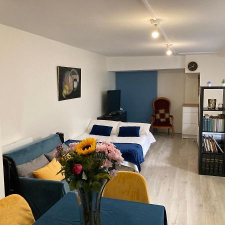 Une Chambre Chez Nous, A 12 Minutes De Paris マラコフ エクステリア 写真