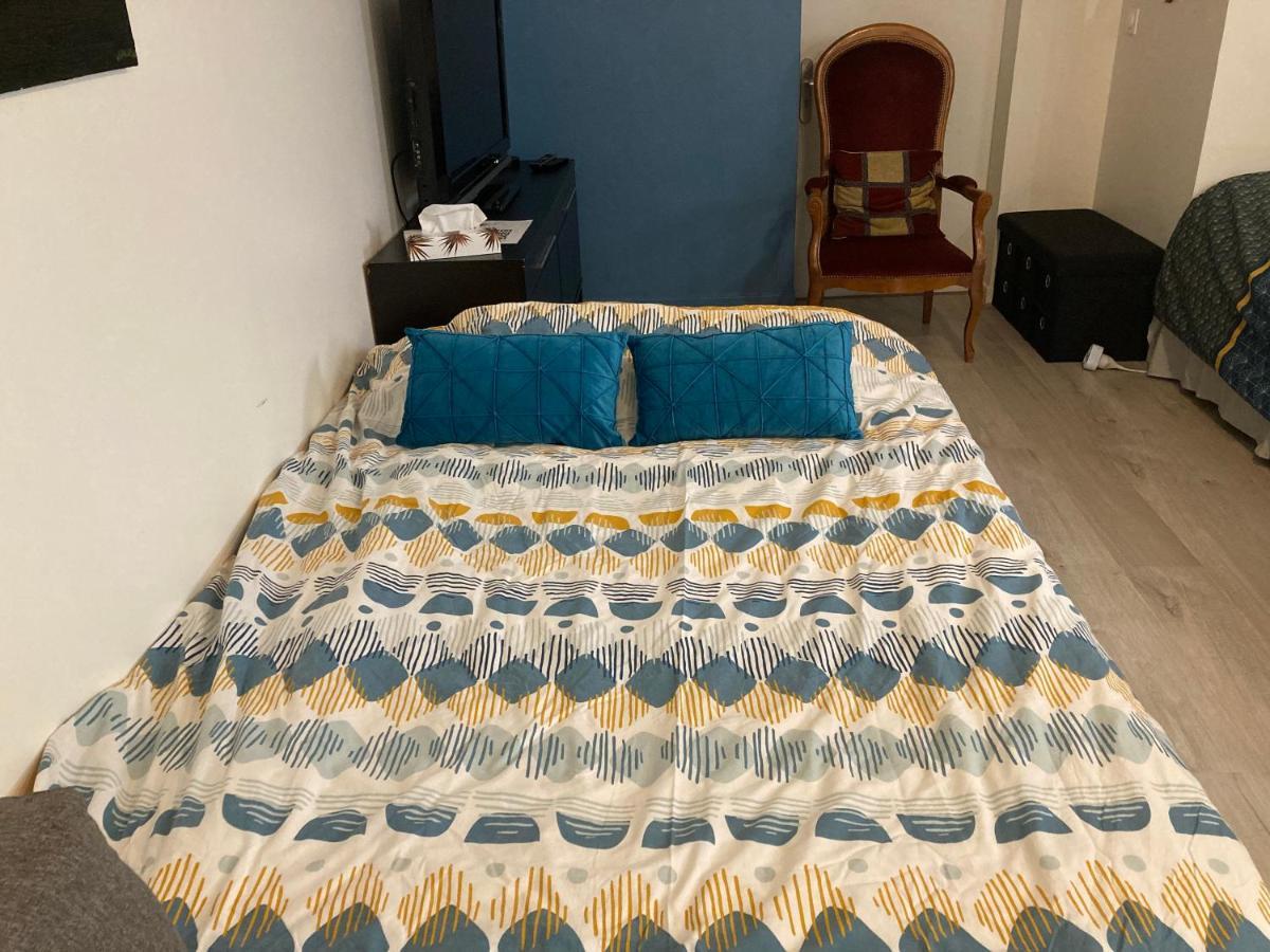 Une Chambre Chez Nous, A 12 Minutes De Paris マラコフ エクステリア 写真